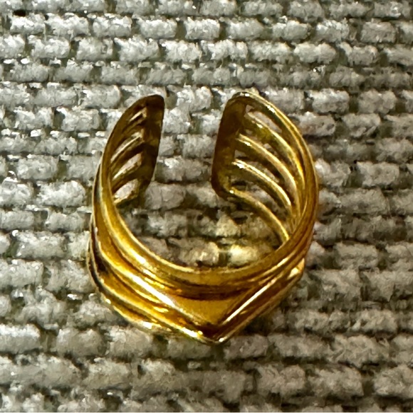 Stella & Dot Maylee Adjustable Waved Ring - Picture 3 of 4